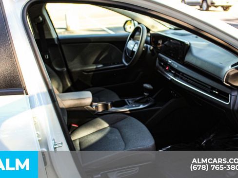 Used 2025 Kia K4 LXS image 21