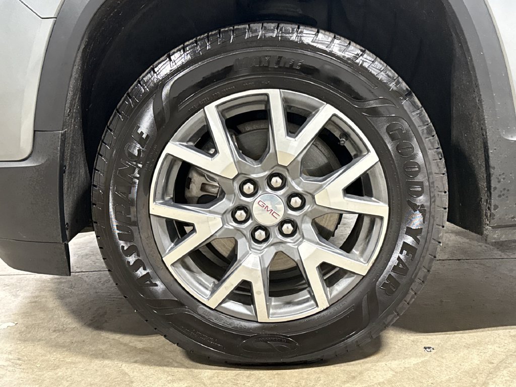 Used 2023 GMC Acadia SLT FWD image 28