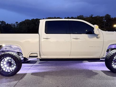 Used 2021 Chevrolet Silverado 3500 High Country w/ Z71 Off-Road Package image 6