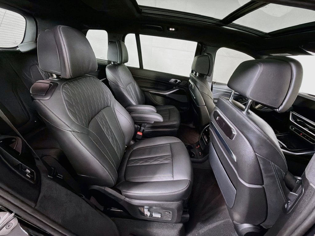 Used 2025 BMW X7 M60i w/ Climate Comfort Package AWD/4WD image 30