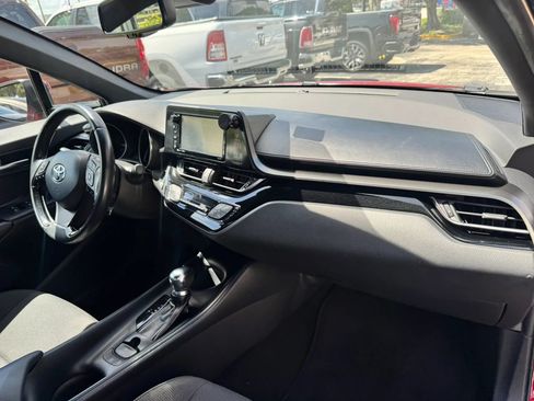 Used 2018 Toyota C-HR XLE FWD image 26