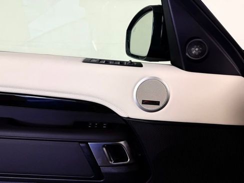 Used 2025 Land Rover Discovery S image 24