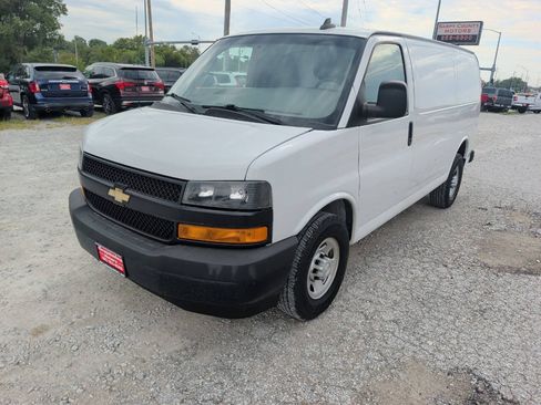 Used 2018 Chevrolet Express 2500 RWD image 7