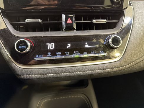 Used 2019 Toyota Corolla SE image 19