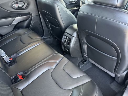 Used 2021 Jeep Cherokee Latitude Lux AWD/4WD image 29