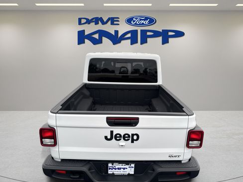 Used 2025 Jeep Gladiator Sport AWD/4WD image 7