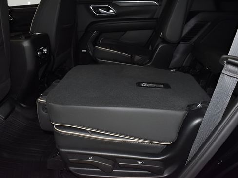 Used 2024 GMC Yukon SLT w/ SLT Premium Package AWD/4WD image 36