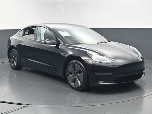 Used 2023 Tesla Model 3 Standard Range RWD image 2