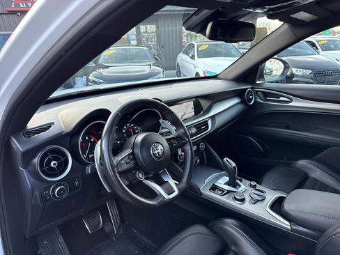 Used 2022 Alfa Romeo Stelvio Veloce image 24