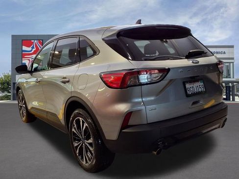 Certified 2022 Ford Escape SE w/ SE Sport Appearance Package FWD image 3