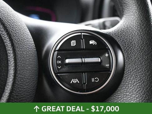 Used 2025 Kia Soul LX w/ LX Technology Package FWD image 25