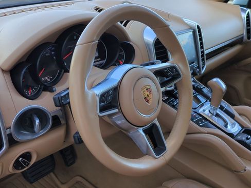 Used 2017 Porsche Cayenne Platinum Edition image 17