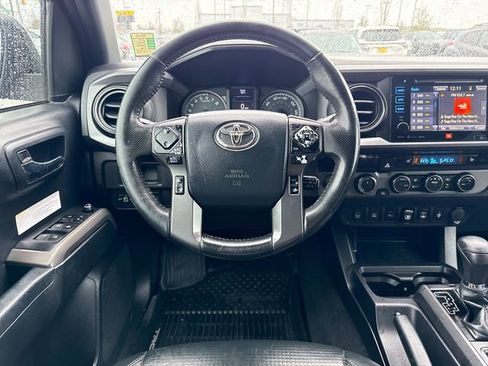 Used 2018 Toyota Tacoma TRD Off-Road image 19
