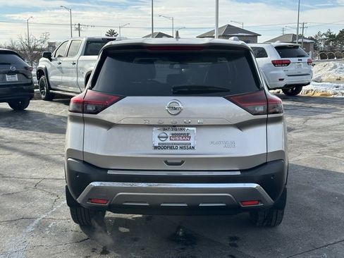 Used 2021 Nissan Rogue Platinum image 4