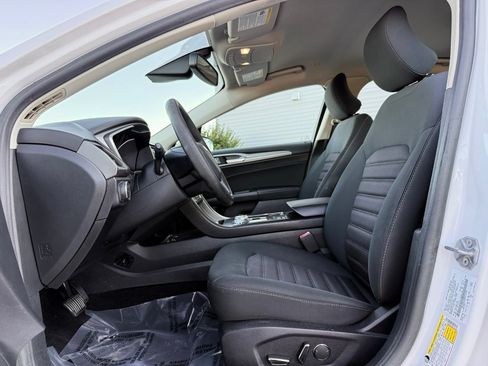 Used 2019 Ford Fusion SE FWD image 12