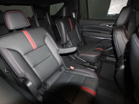 Used 2024 Chevrolet Traverse RS w/ LPO, Floor Liner Package AWD/4WD image 26