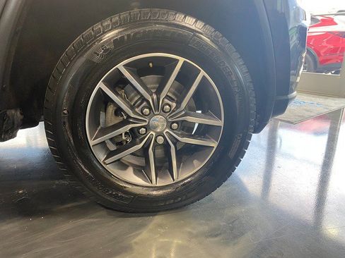 Used 2017 Jeep Grand Cherokee Limited w/ Luxury Group II image 7