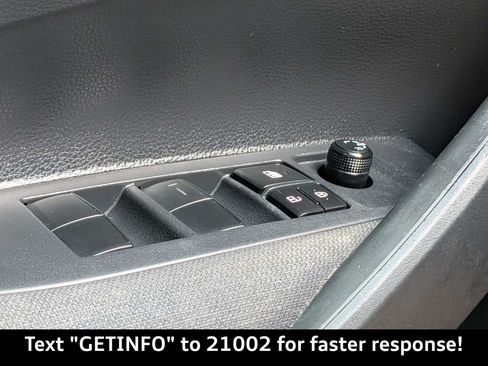 Used 2020 Toyota Corolla LE FWD image 28