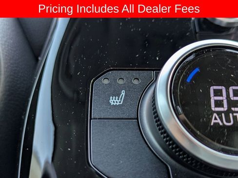 Used 2023 Toyota Highlander XLE FWD image 25