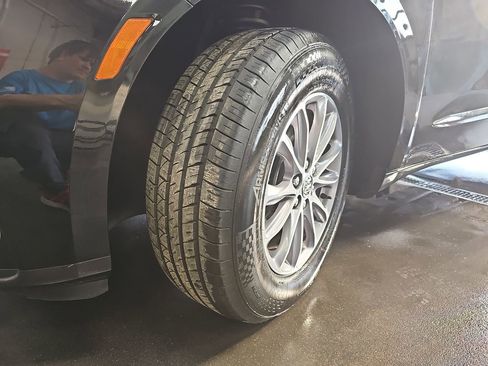 Used 2024 Buick Enclave Premium AWD/4WD image 32
