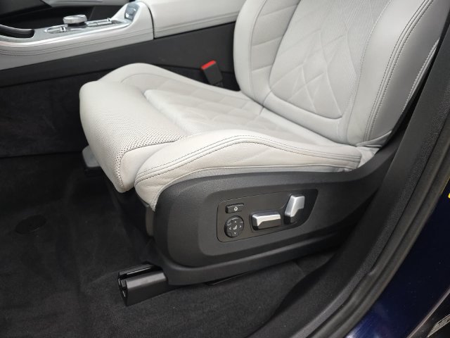 Used 2024 BMW X5 xDrive50e w/ Executive Package AWD/4WD image 23