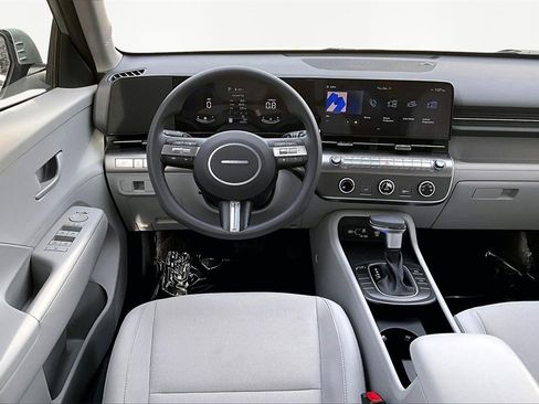 Used 2025 Hyundai Kona SE image 5