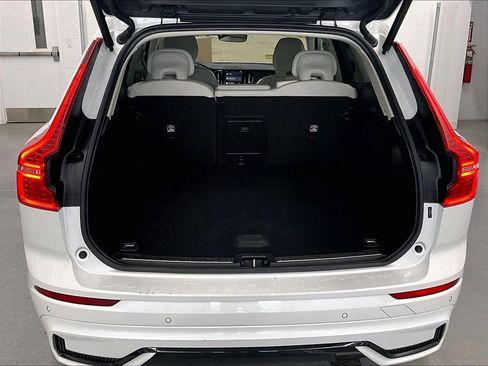 Used 2024 Volvo XC60 B5 Plus image 34