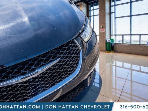 Used 2024 Chrysler Pacifica Touring-L FWD image 38