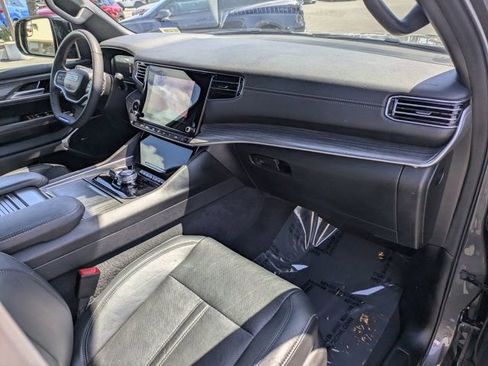 Used 2024 Jeep Wagoneer L Series II w/ Flexible Seating Group AWD/4WD image 33