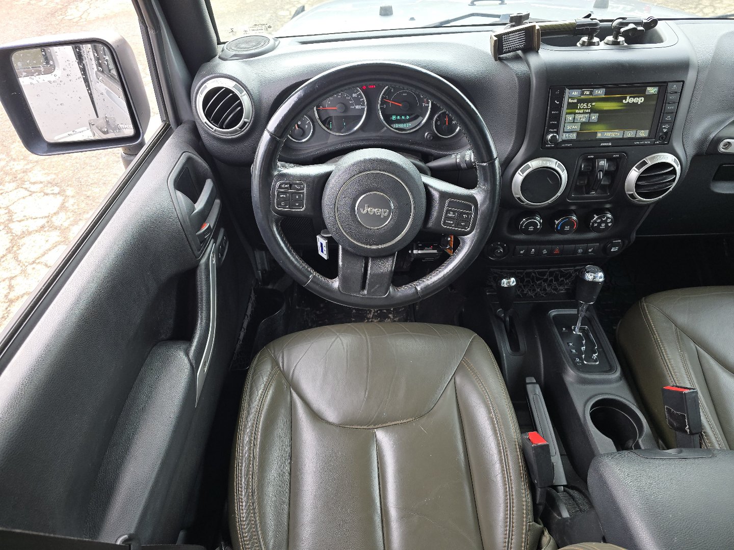 Used 2016 Jeep Wrangler Unlimited Sahara w/ Connectivity Group AWD/4WD image 58