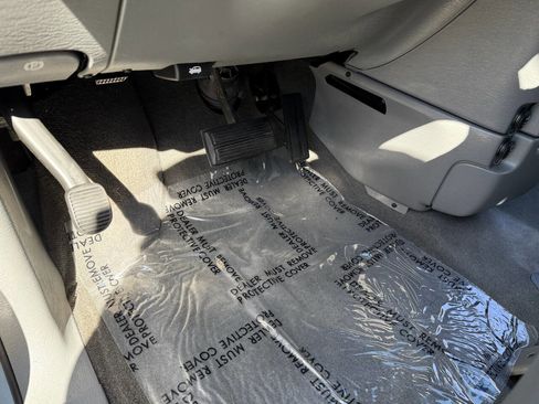 Used 2006 Chrysler Town & Country Touring image 47