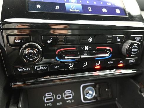 New 2025 Jeep Grand Cherokee Altitude AWD/4WD image 34