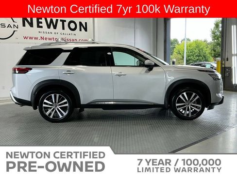 Used 2024 Nissan Pathfinder Platinum w/ Cargo Package FWD image 4