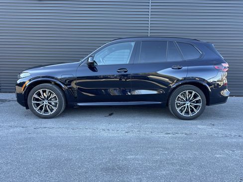 Used 2025 BMW X5 xDrive50e w/ M Sport Package image 2