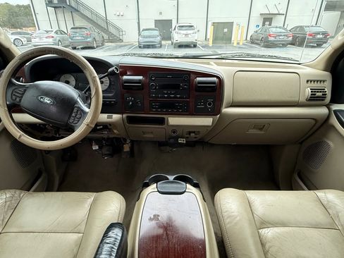 Used 2005 Ford F250 XL image 3