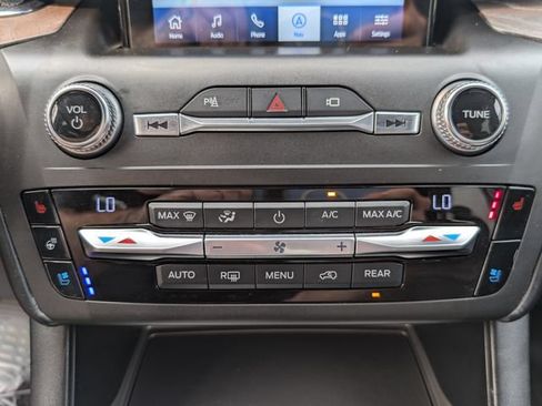 Used 2020 Ford Explorer Platinum w/ Premium Technology Package AWD/4WD image 28