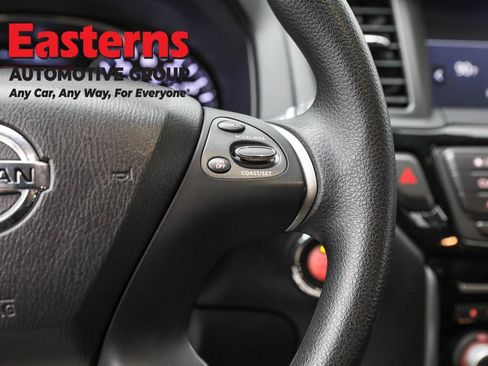 Used 2020 Nissan Pathfinder S image 16