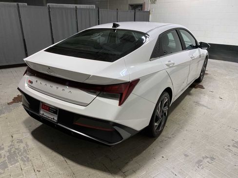 Used 2024 Hyundai Elantra SEL w/ Convenience Package image 26