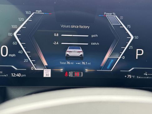 Used 2025 BMW 550e xDrive w/ Premium Package image 10