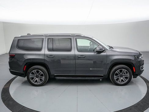 Used 2022 Jeep Wagoneer Series III image 3