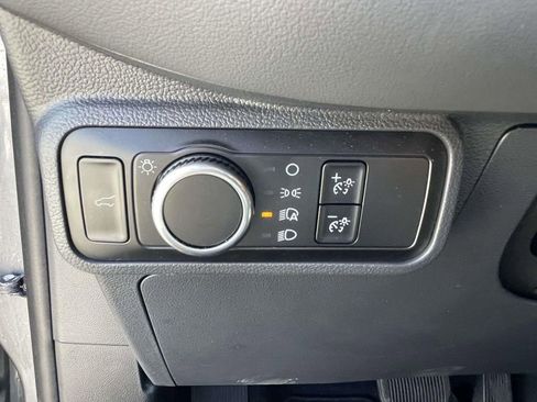 Used 2025 Ford Explorer Active AWD/4WD image 16