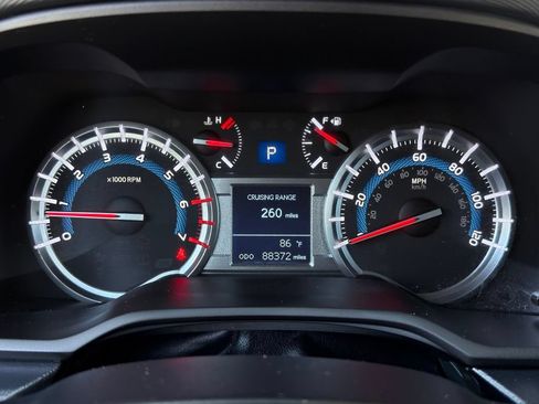 Used 2018 Toyota 4Runner SR5 AWD/4WD image 11