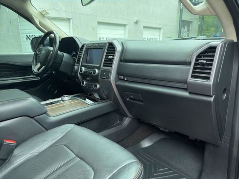 Used 2019 Ford Expedition Platinum RWD image 30