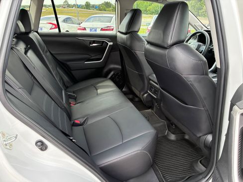 Used 2022 Toyota RAV4 XLE Premium AWD/4WD image 10