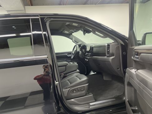 Used 2025 GMC Sierra 1500 SLT image 25