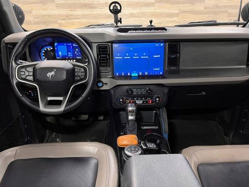 Used 2024 Ford Bronco Wildtrak image 2