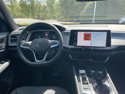 Used 2025 Volkswagen Atlas Cross Sport SE image 13