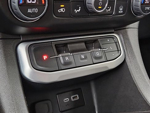 Used 2023 GMC Acadia SLE w/ Driver Convenience Package image 14