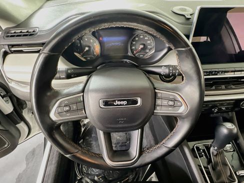 Used 2022 Jeep Compass Limited image 11