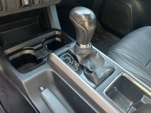 Used 2019 Toyota Tacoma SR5 RWD image 18